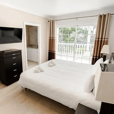 6 Bedroom Near Calahonda *