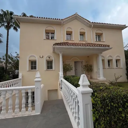 Villa 6 Bedroom Near Calahonda
