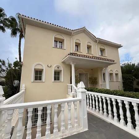 Villa 6 Bedroom Near Calahonda *