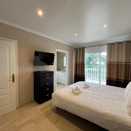 6 Bedroom Near Calahonda Villa