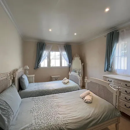 6 Bedroom Near Calahonda Villa *