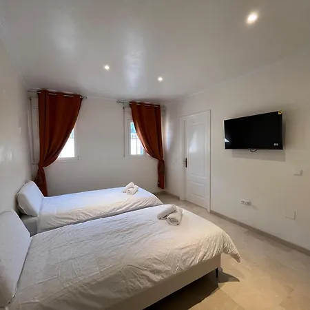 Villa 6 Bedroom Near Calahonda *