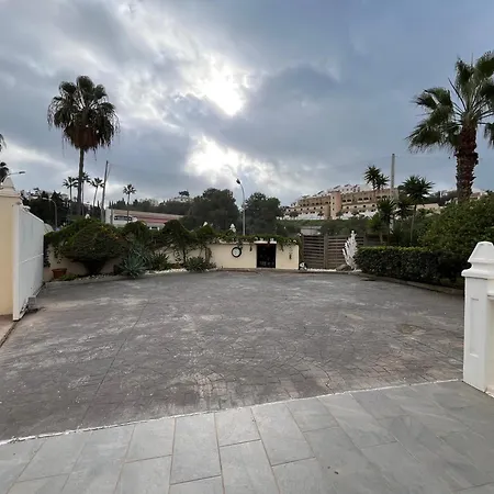 6 Bedroom Near Calahonda