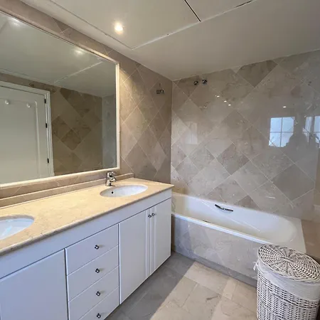 6 Bedroom Near Calahonda Villa