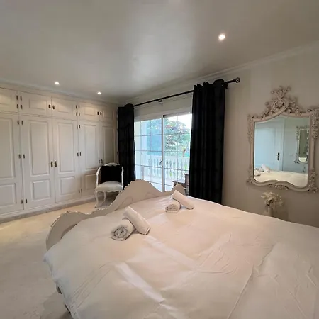 6 Bedroom Near Calahonda *