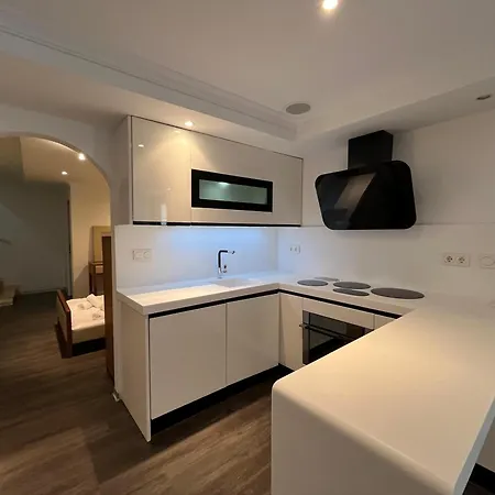 6 Bedroom Near Calahonda