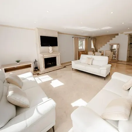 6 Bedroom Near Calahonda Villa