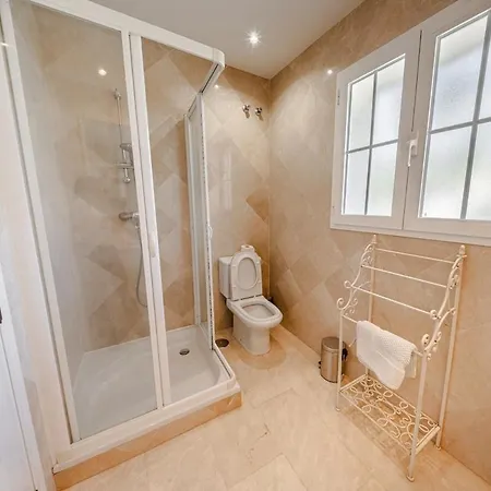 6 Bedroom Near Calahonda Villa *