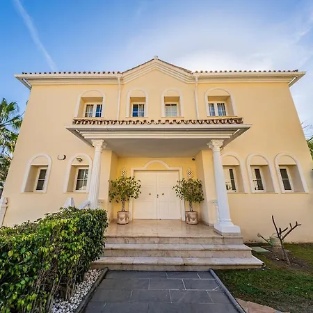 6 Bedroom Near Calahonda Villa