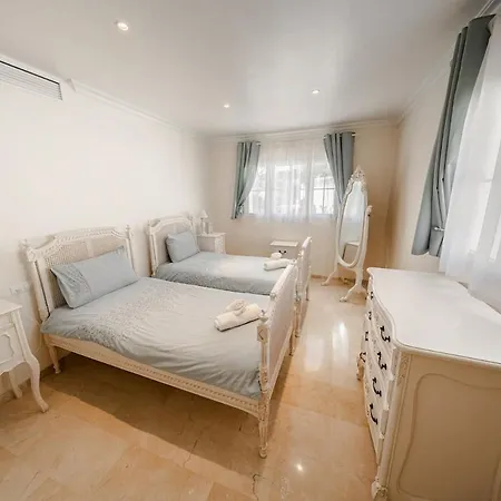 Villa 6 Bedroom Near Calahonda *