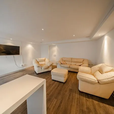 6 Bedroom Near Calahonda *