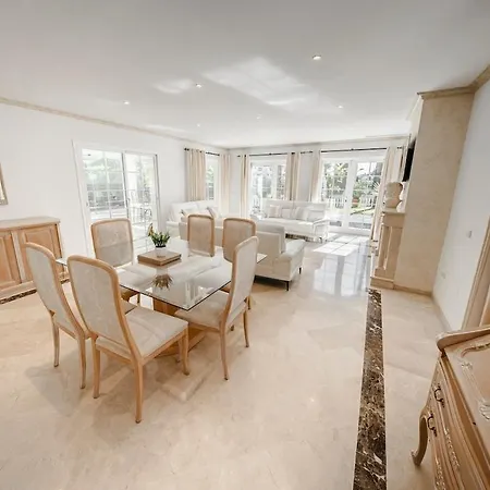 6 Bedroom Near Calahonda Villa *